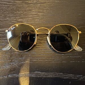 Ray-Ban Round Classic Gold Frame Sunglasses